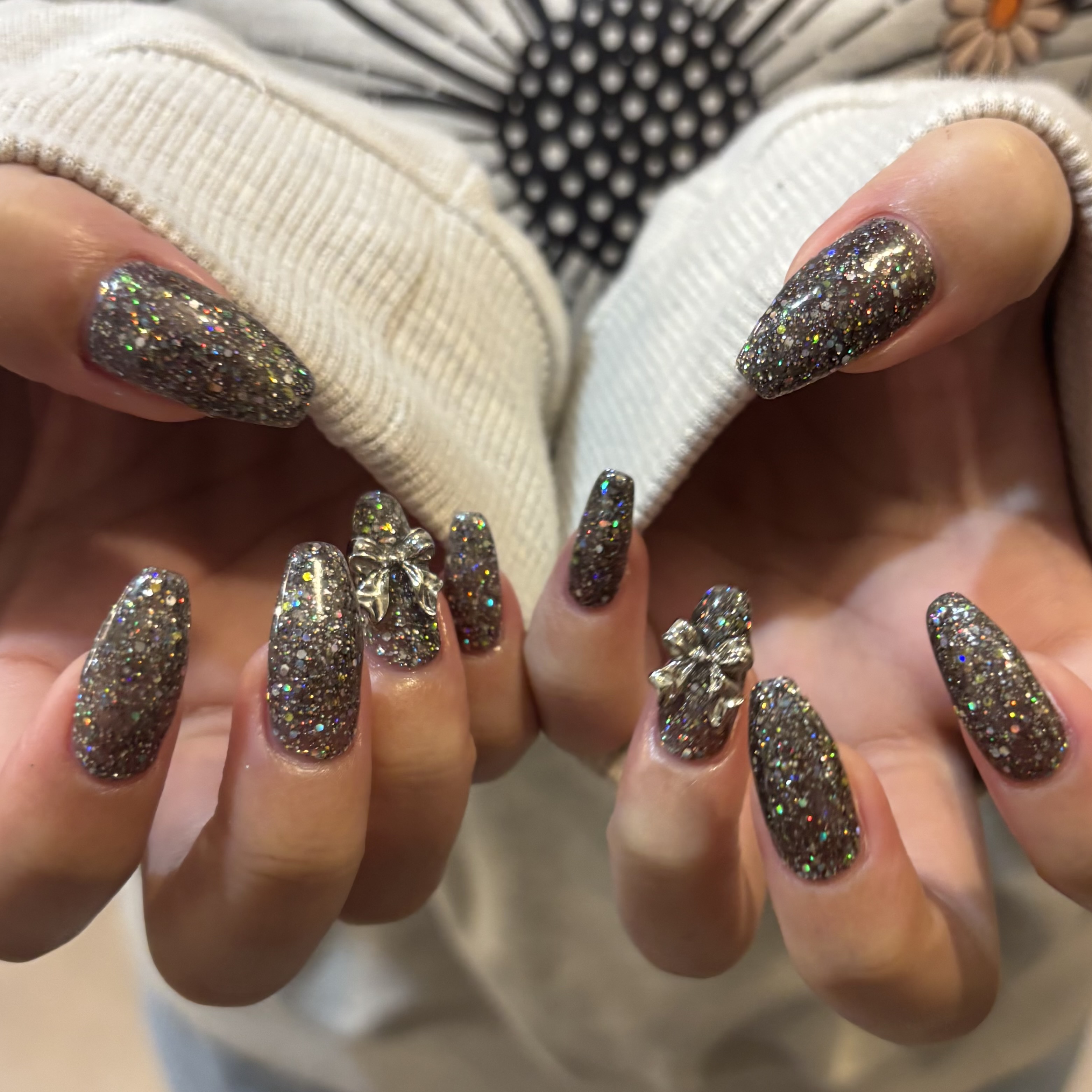 黒ラメワンカラー[町田/ワンカラー] | 町田のネイルサロン【アイ