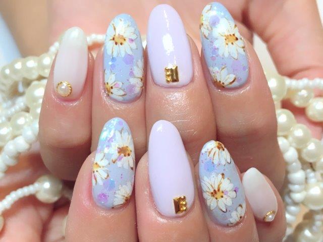 マーガレットケープネイル 新宿のネイルサロン アイネイルズ新宿店 マーガレットケープネイル 新宿のネイルサロン アイネイルズ新宿店