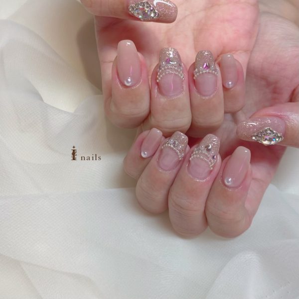 ガーリーティアラネイル 新宿のネイルサロン【アイネイルズ新宿店】